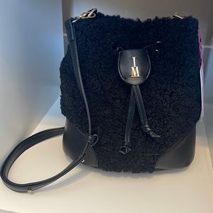 NWT Isaac Mizrahi faux teddy and faux leather unique purse 🖤